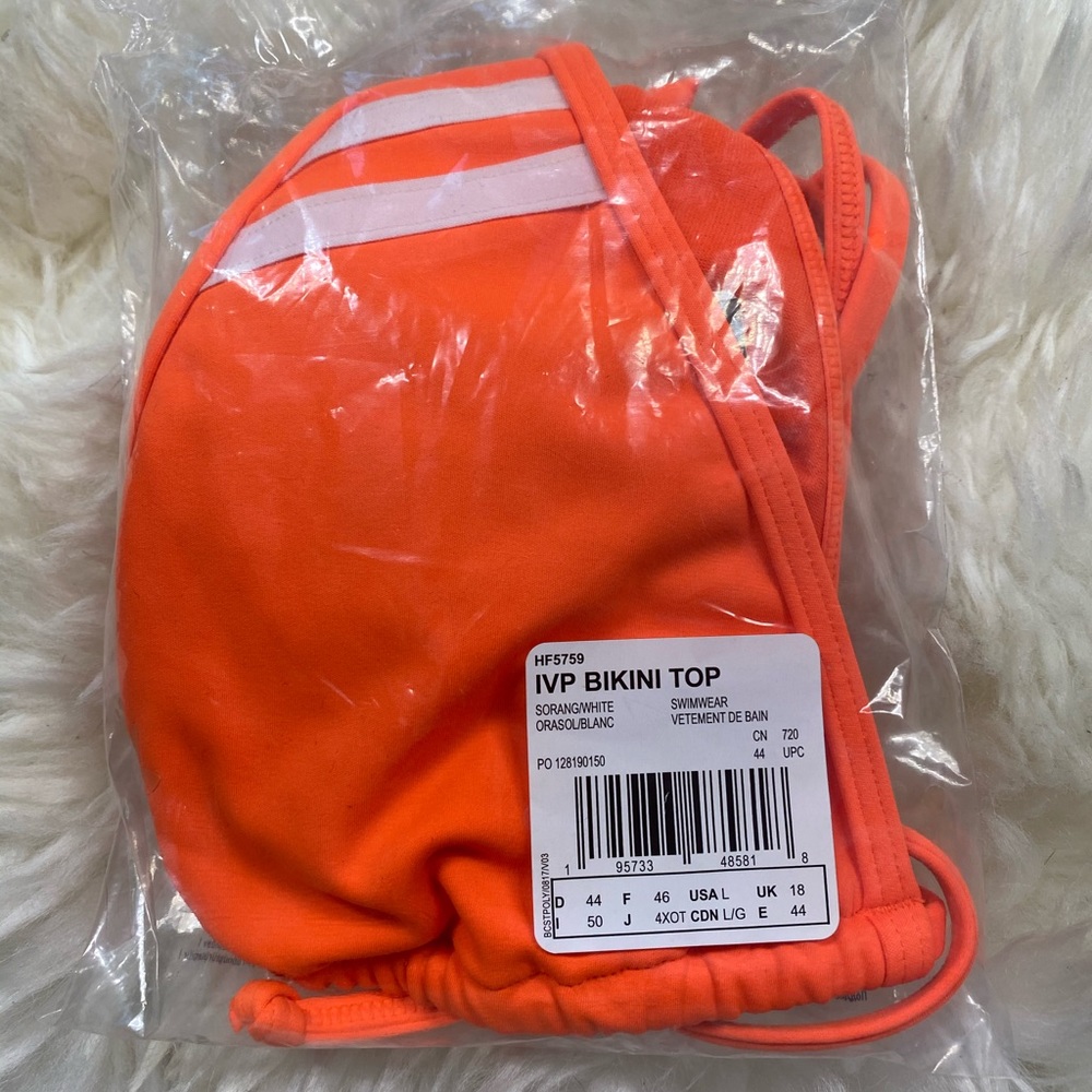 SOLD!! Adidas X Ivy Park New Flex Bikini Top 🐝🐝
